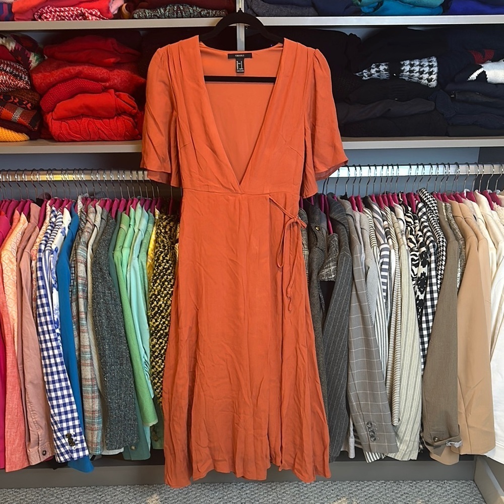 Forever 21 burnt orange short sleeve v neck faux wrap midi dress size S